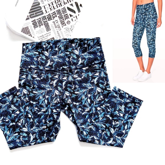 lululemon athletica Pants - New Lululemon Wunder Under Navy Floral Crop Sz 10